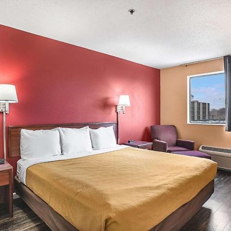 Econo Lodge Princeton Bagian luar foto
