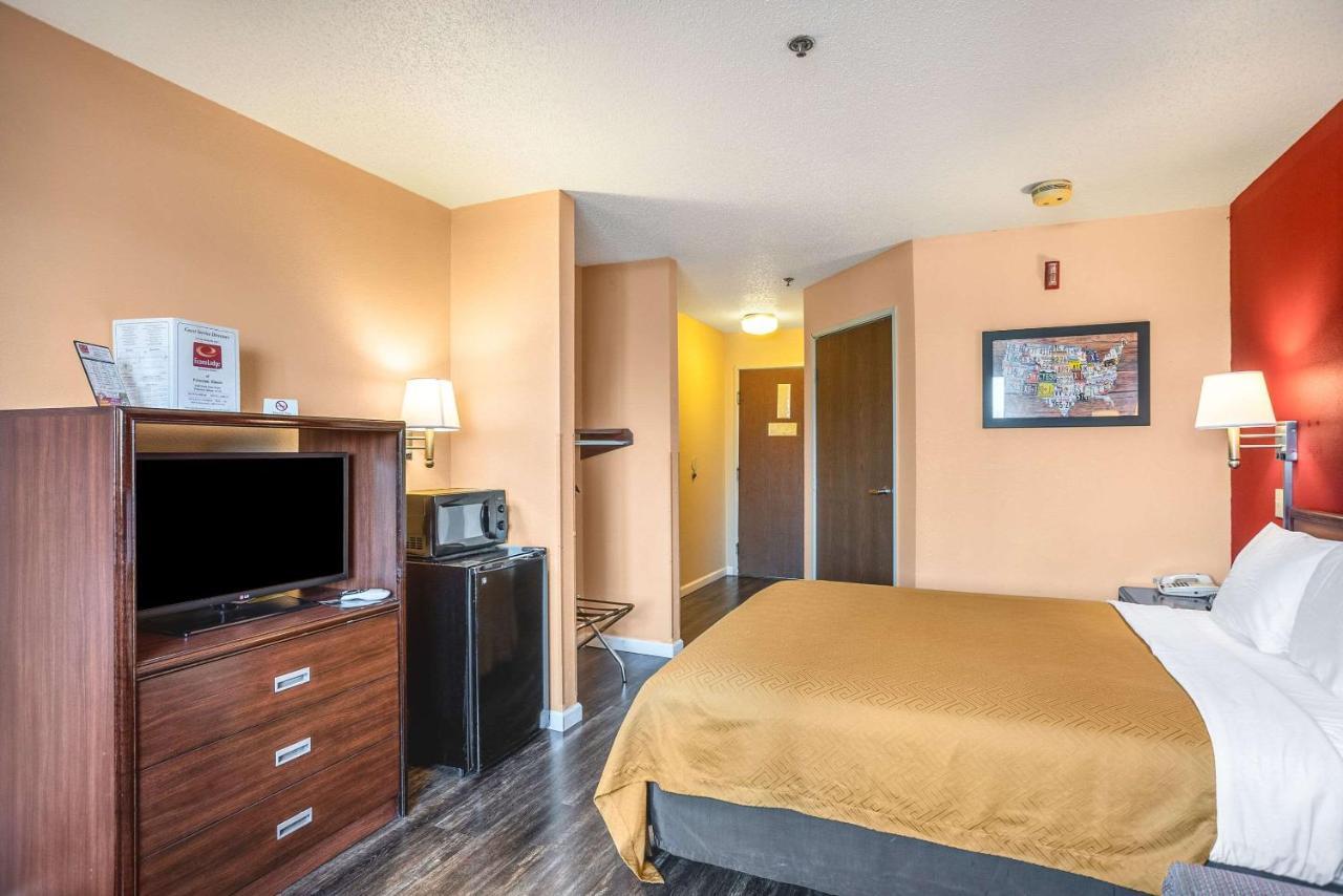 Econo Lodge Princeton Bagian luar foto
