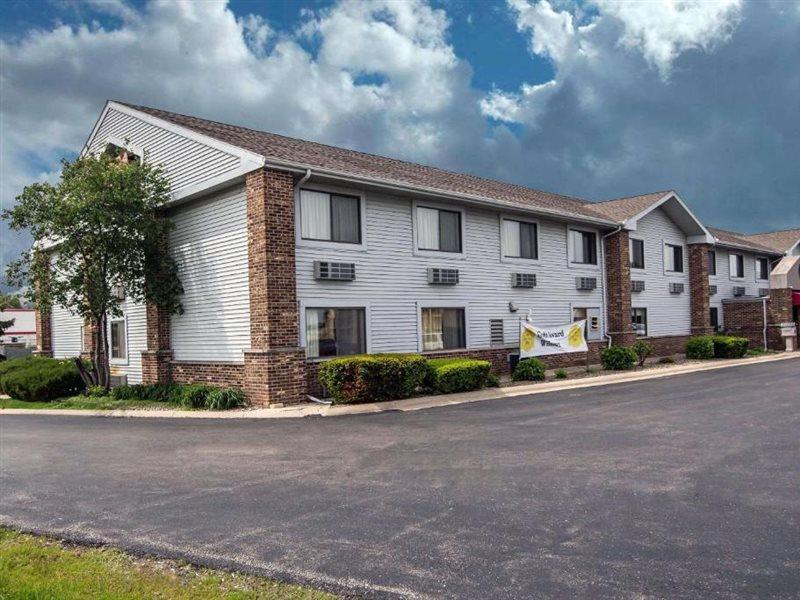 Econo Lodge Princeton Bagian luar foto