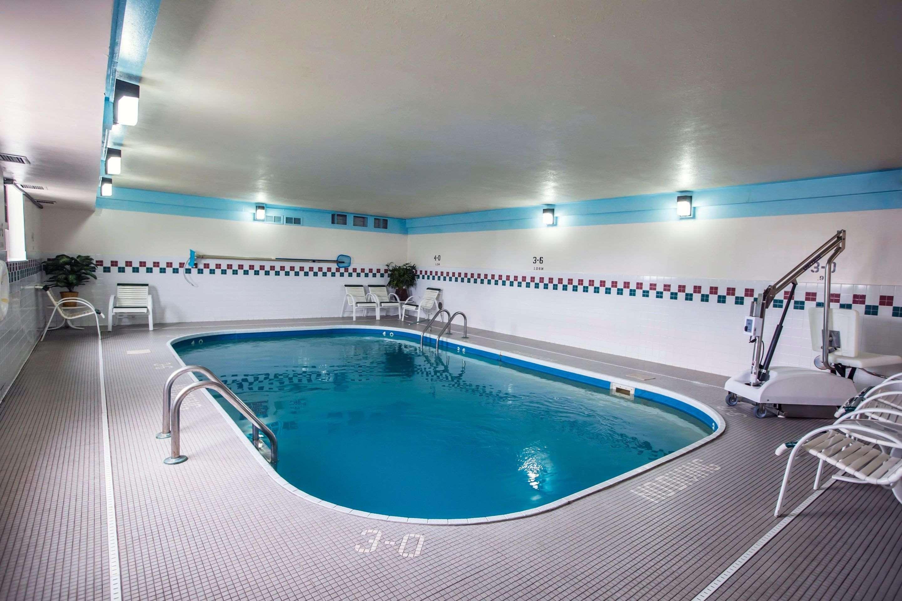 Econo Lodge Princeton Bagian luar foto