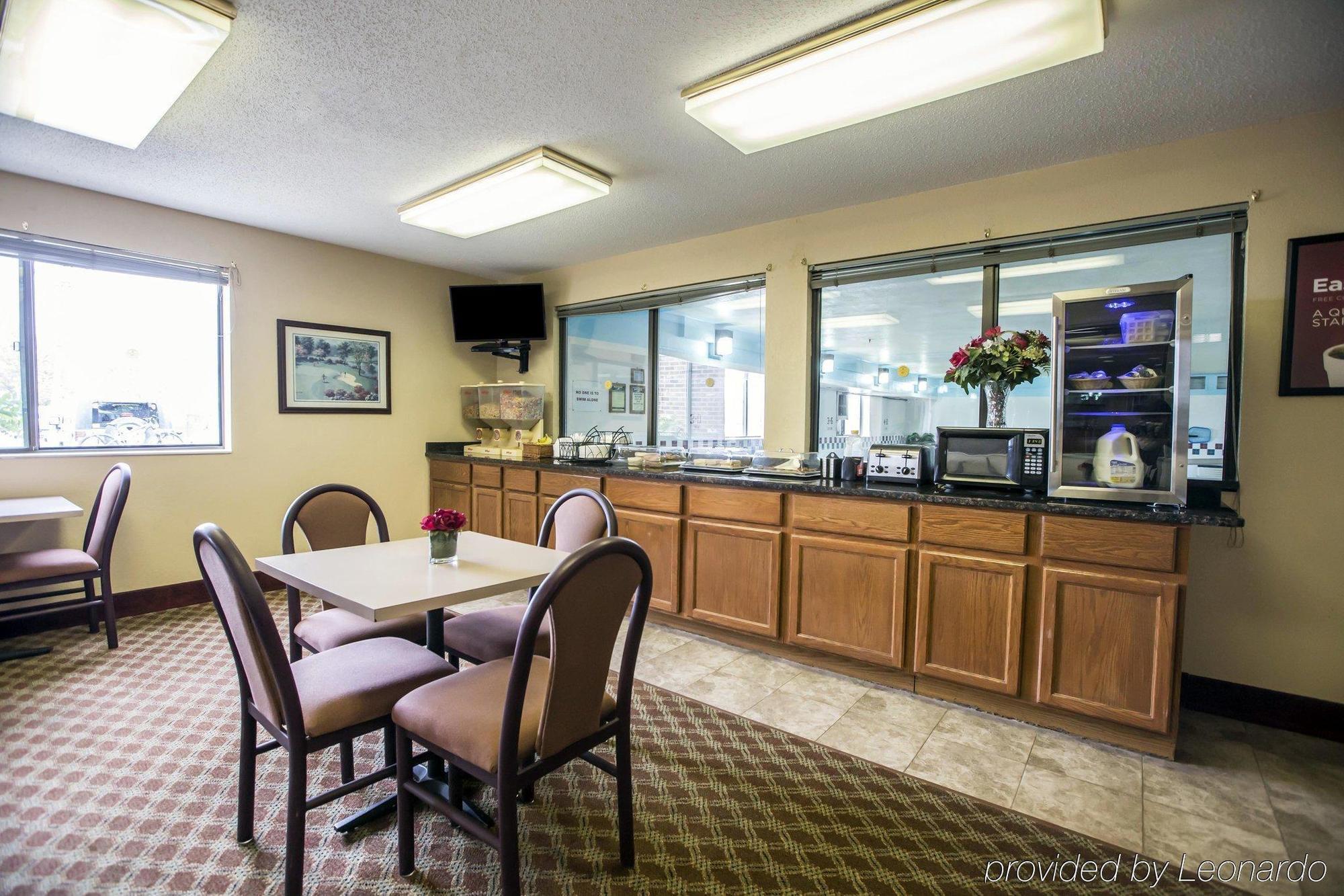Econo Lodge Princeton Bagian luar foto