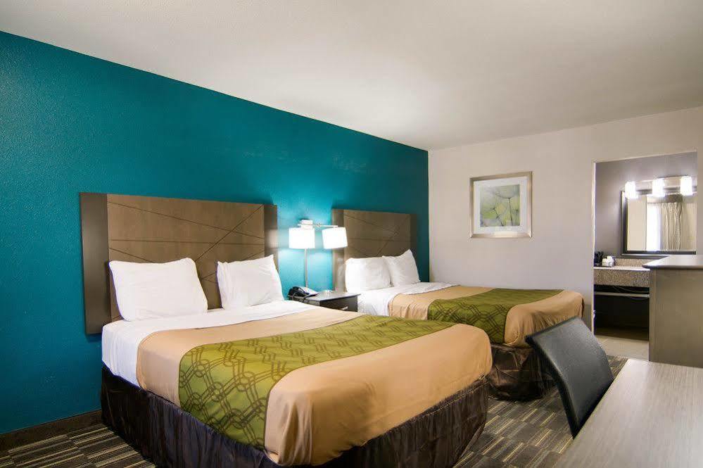Econo Lodge Princeton Bagian luar foto